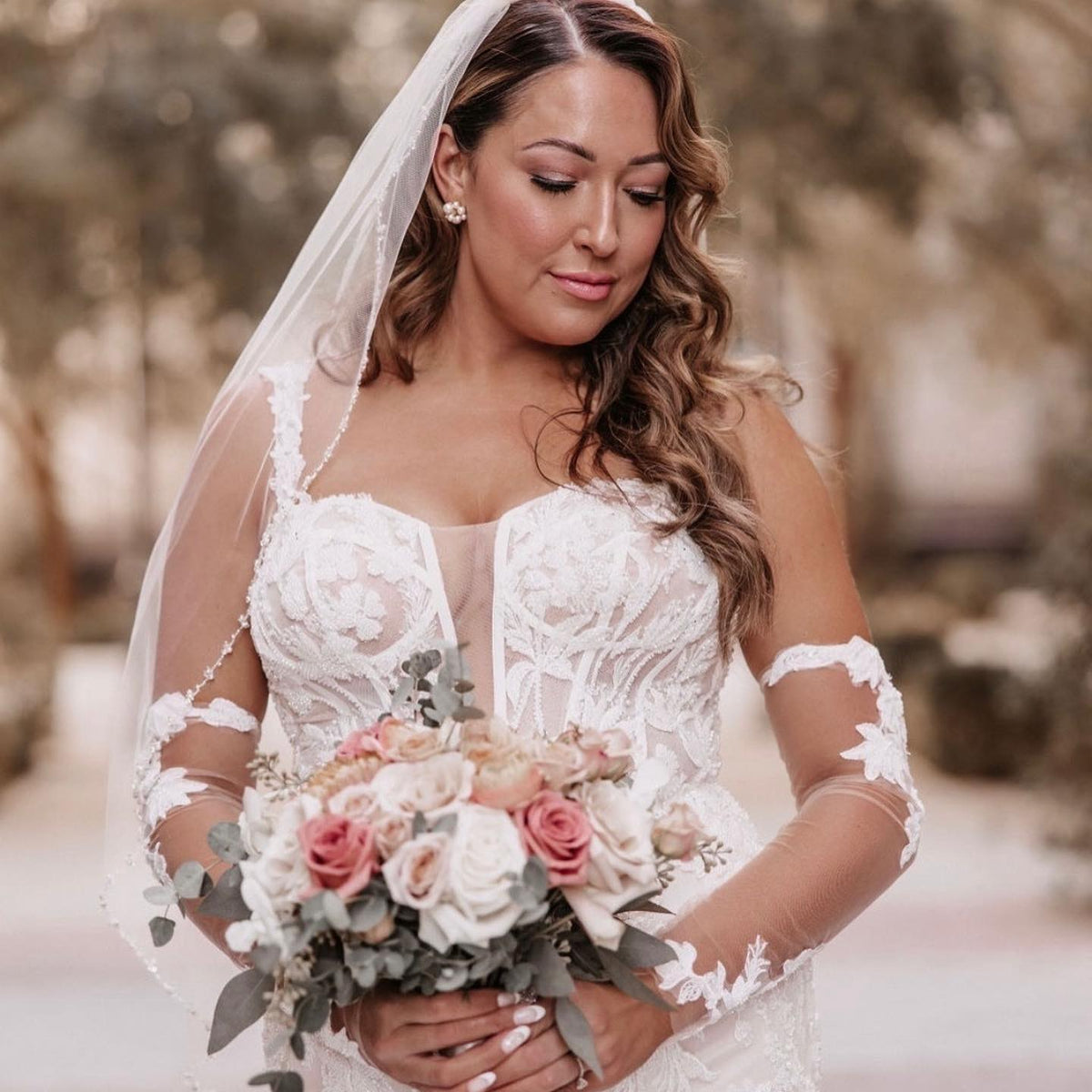 Close-up of a Las Vegas bride holding a blush and white rose bouquet with eucalyptus